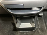 お気に入りのCDなどが収納できる格納式ボックス★