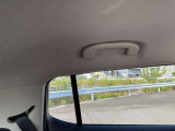 乗降用のアシストグリップが、全席に付いています。