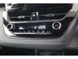 オートエアコン付車です。自動で温度と風量を設定する優れものです。