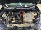 エンジンルームもクリーニング済みできれいですよ。日産の整備士がしっかりと丁寧に点検していますので安心してお乗りいただけます