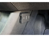 ETC車載器を標準装備。カードリーダーは運転席足元左側に取り付けられています。