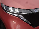 【アダプティブLEDヘッドライト】夜間走行時対向車を感知し、対向車がいるところだけ自動でハイビームの切り替えをしてくれるので、良好な視界を確保し安心して運転できます☆