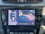車両を上から見ているようなアラウンドビューモニターの映像をナビゲーション画面に映し出してくれるので、小さなお子様や障害物を確認できます。運転のしやすさはもちろん、事故防止にも役立ちます!
