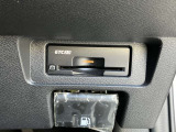 ETC車載器付きです♪高速道路をスイスイと通過!で、キャシュレス!クルマは料金所をノンストップで通過することができます☆