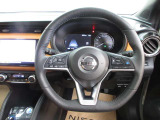 運転が楽しくなる明るく開放的な運転席まわりです。