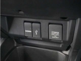 ◆USB接続端子◆スマホやiPodなどを接続して、いつもの音楽を車内でもお楽しみいただけます♪