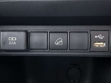 USBを接続できます。シガーソケットからではないので変換しなくても大丈夫ですね。