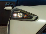 LEDヘッドライトです。デザイン性がよくとても明るいので、夜間の走行や悪天候でも安心です。しかも長寿命!