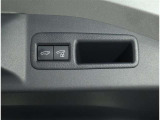 パワーバックドア装備!リヤゲートのスイッチを押すだけでバックドアが閉まります!運転席周りからも開閉の操作ができます♪