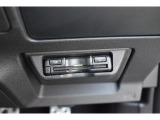 ETCは運転席インパネ右下に専用カバーによって埋め込まれています。