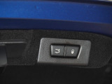 電動トランク。2016年モデルからSグレード以上で標準装備となりました。