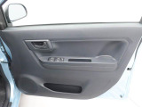 センターメーターで視界良好な運転席廻りです。運転時の視線移動が少なくて済むので安全性にも一役買ってくれますね。ぜひ一度ご覧になってください。見易さが違いますよ。