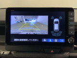リバースギアに入れるだけで後方の表示へ切り替わります。夜間や雨の日の駐車も楽になりますよ。