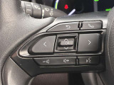運転中、オーディオの操作をしてて、ハッとしたことはありませんか?ステアリングスイッチは、運転中でもハンドルでオーディオの操作が可能です。安全なドライブをサポートします。