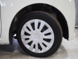 実車は夏用タイヤを装着、このムーヴにはスタッドレスタイヤが付属しています。