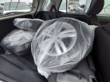 ラゲージルームは広々1シートを倒して更に荷物も積めます。