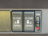 【両側パワースライドドア】スマートキーや運転席のスイッチで後席両側スライドドアの開閉が可能♪電動だから力を入れてドアを開ける必要が無く、小さなお子様でも簡単に開け閉めでき快適です♪