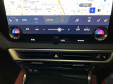 運転席&助手席には、冬はシートヒーター、夏はベンチレーションシステムが備わっており、快適にドライブしていただけます。