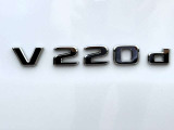 V220dエンブレム