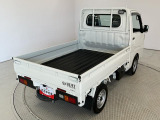 【3方開】荷台のゲートは3方向に。シーンに合わせ、効率よく荷物の積み下ろしが行えます♪