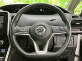 手に馴染むステアリングは操作性も高く、スイッチ類の配置も工夫されているので、運転中でも快適に操作できます。