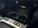 納車前整備は、メルセデスベンツ国際認定メカニックによる最新の検査ライン等の施設が充実した当社工場で入念に行います。メルセデス・ベンツの定める厳しい基準をクリアしたお車のみをご案内させて頂きます。