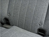 ◆ISOFIX◆シートベルトいらずでチャイルドシートと固定金具を連結するだけでガッチリ固定できます。