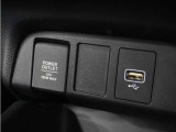 ◆USBチャージャー、12Vの電源ソケット◆使いやすい場所に装備されています。