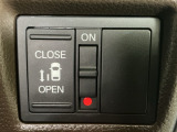 【パワースライドドア】助手席側がパワースライドドアになっており、運転席のスイッチやスマートキーでも開閉が可能です!開口部も広いので乗り降りも楽々♪