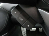 ステアリングスイッチは前方から目を離すことなく操作することが可能。わき見運転の防止に。