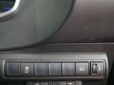 トラクションコントロールとは、すべりやすい路面での発進時や加速時にタイヤの空転を抑え、駆動力確保に貢献する機能です。詳細は販売店スタッフまでおたずねください。