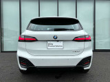 ご納車前には、BMWを熟知したメカニックによる100項目の点検・整備を行います。不具合箇所、交換時期に達している部品に関しましては、全て当社負担で交換してからのご納車となります。