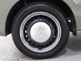 ホイールは車のデザインにマッチした専用タイプです。