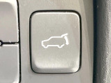 【パワーバックドア】スマートキーや運転席のボタンを押すだけでリアゲートが自動で開閉します!荷物を持っている時や、高い位置にあるバックドアを閉める際に便利な機能です♪