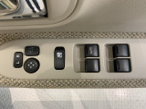 狭い駐車場で便利な電動格納ドアミラーが付いています。