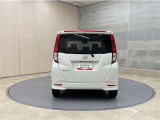 リヤ、後ろから見るとまた車の印象が変わってきますね☆☆