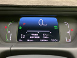速度や燃料残量など、運転中に確認したい情報がひと目で見渡せる表示部。必要な情報を把握しやすく、毎日の運転を落ち着いてサポートします。