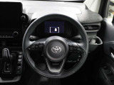 各操作スイッチなどもハンドルから手を放すことなく操作可能で安全運転に支援いたします!