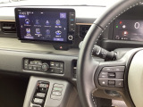 【eコンスイッチ】低燃費運転をサポートするECONモード。スイッチをONすると、エンジンやトランスミッション、A/Cなどを協調制御し、燃費の向上に貢献。エコドライブの効果を高めます。
