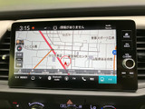周辺の道路や施設名と現在位置が地図上に表示され、目的地までの道順を確認しやすい画面です。慣れない場所へのお出かけでも、ルートを確認しながら安心して目的地を目指せます。