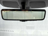 純正ミラー連動型のデジタルルームミラーを装備致しておりますので後方確認もバッチリです。
