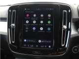 Google搭載のボルボなら、車内にいながら多彩なデジタルライフをお楽しみいただけます。Google Playから必要なアプリをダウンロードして、有意義な移動時間を楽しみましょう。
