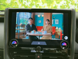 画面いっぱいにテレビ映像を表示でき、停車中の待ち時間にも番組を楽しめます。大きく見やすい画面で映像を確認しやすく、タッチパネルから選局メニューへアクセスできるため、気軽に視聴を始められます。