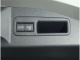 パワーバックドア装備!リヤゲートのスイッチを押すだけでバックドアが閉まります!運転席周りからも開閉の操作ができます♪