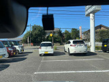 当社では、自社整備工場にて納車前に法廷点検を実施し修理箇所があれば直してからの納車を行なっております。