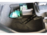 【パンク修理キット】タイヤの傷や穴が大きくない軽度のパンクは、パンク応急修理キットを使って応急処置を施すことができます。