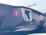 【アイサイトVer3】前方の車両等を検知し、衝突しそうな時は警報で注意を促し、ブレーキを踏む力をサポート。ブレーキを踏めなかった場合は衝突被害軽減ブレーキが作動、衝突回避をサポートします。