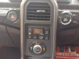 オートエアコンで年中快適に運転ができます!