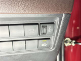 前方カメラやサイドカメラなどのモードを変えるボタンです。
