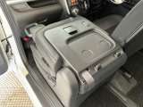 【シートバックテーブル】助手席シートをアレンジでテーブルに変身♪車内でのお食事などで活躍します♪